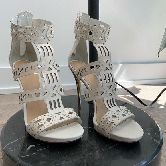 SOLD: Guess by Marciano White Heels - Size 7 - Picture 2 of 6